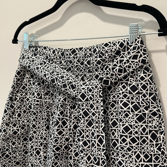 BCBG MaxAzria 100% Cotton Black White Knee Length High Waisted Skirt Patterned - Picture 4 of 11